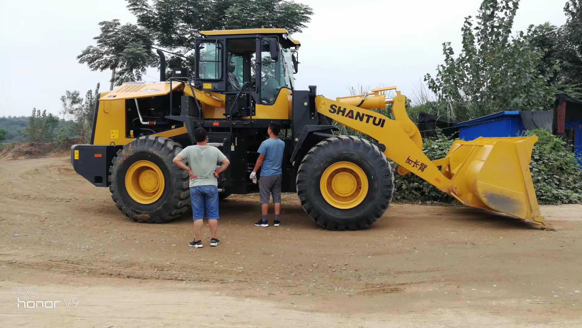 山推56H裝載機交車客戶